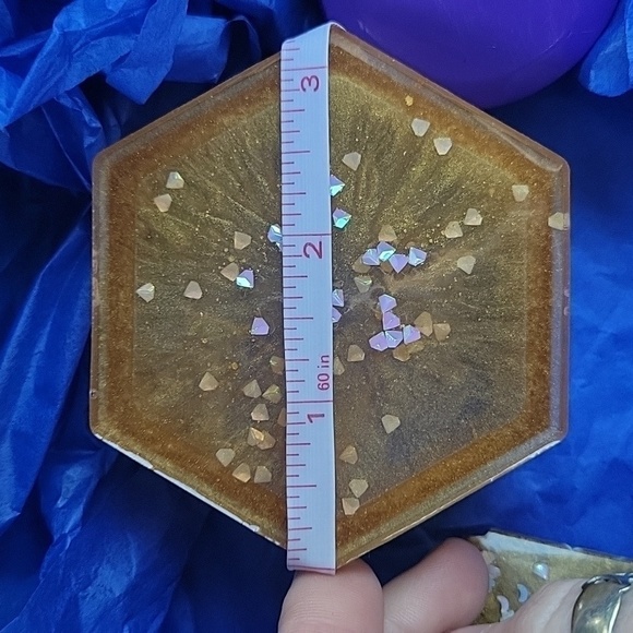 New Handmade Honeycomb Shape Yellow Resin Keepsake Dish With Wrapped Gift Box - Picture 9 of 10